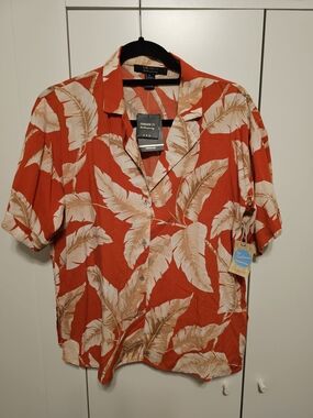 Forever 21 Women  Red Tropical Print Short-Sleeve Shirt